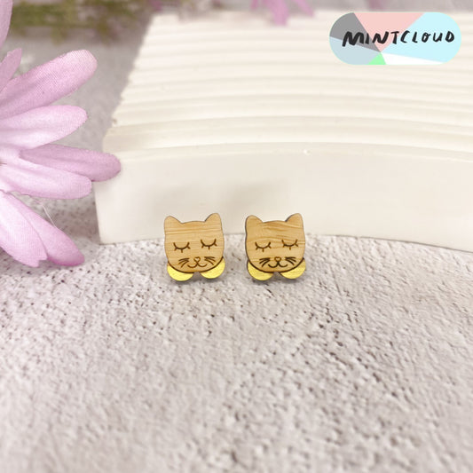 SALE Pale Yellow Cat Face Studs*
